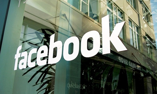 Usuarios llaman al 911 por caída de Facebook
